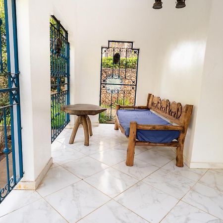Queens Chateau Boutique Villa Diani Beach Exteriör bild