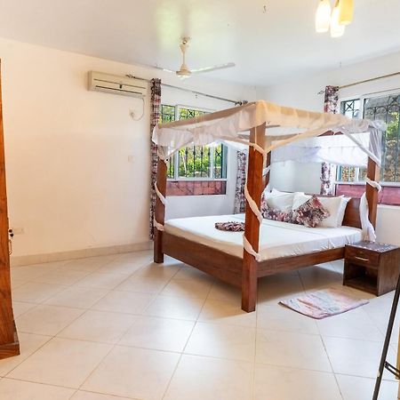Queens Chateau Boutique Villa Diani Beach Exteriör bild