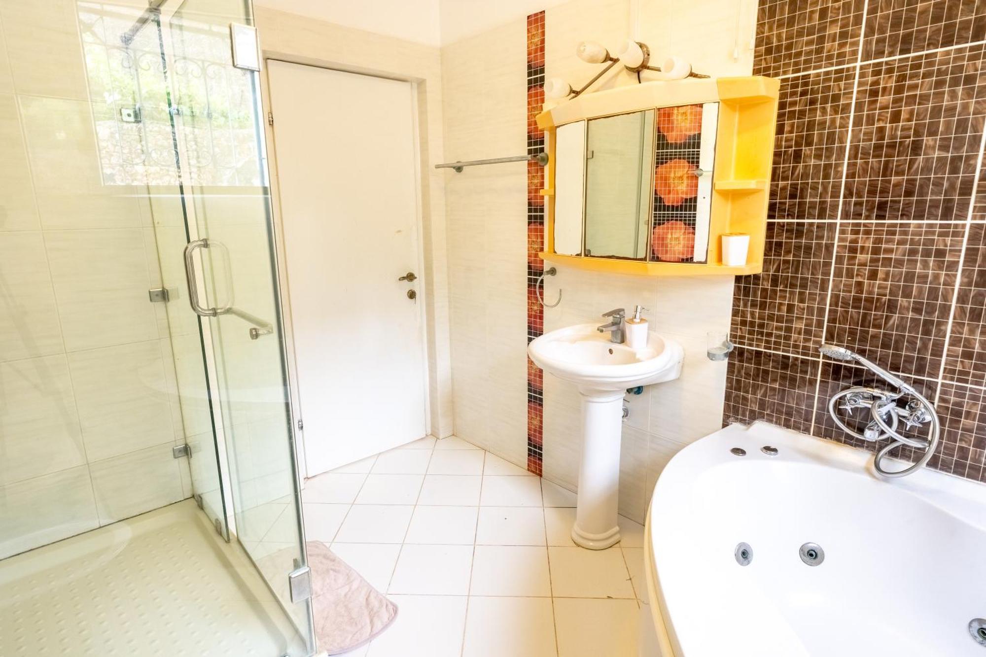 Queens Chateau Boutique Villa Diani Beach Exteriör bild