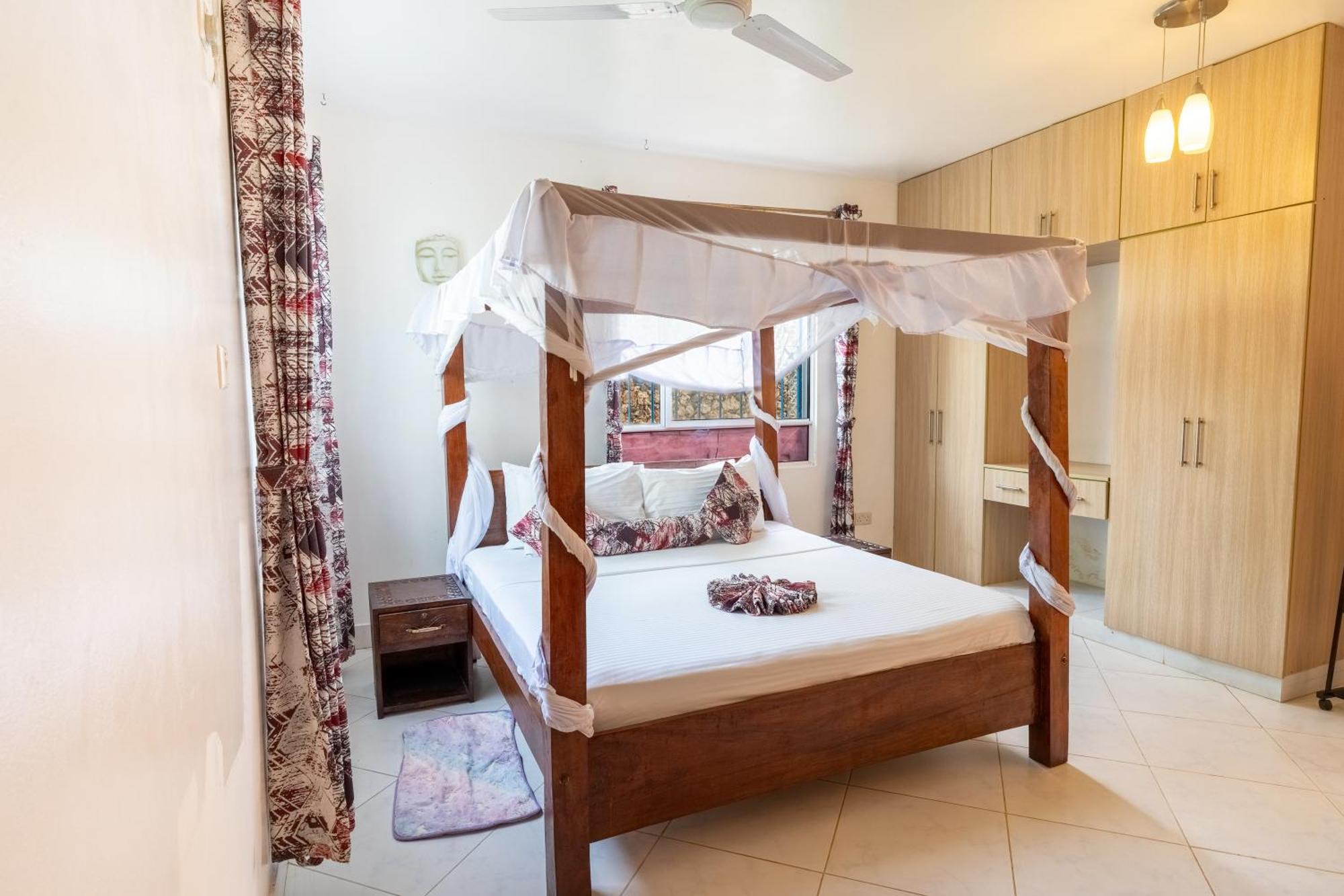 Queens Chateau Boutique Villa Diani Beach Exteriör bild