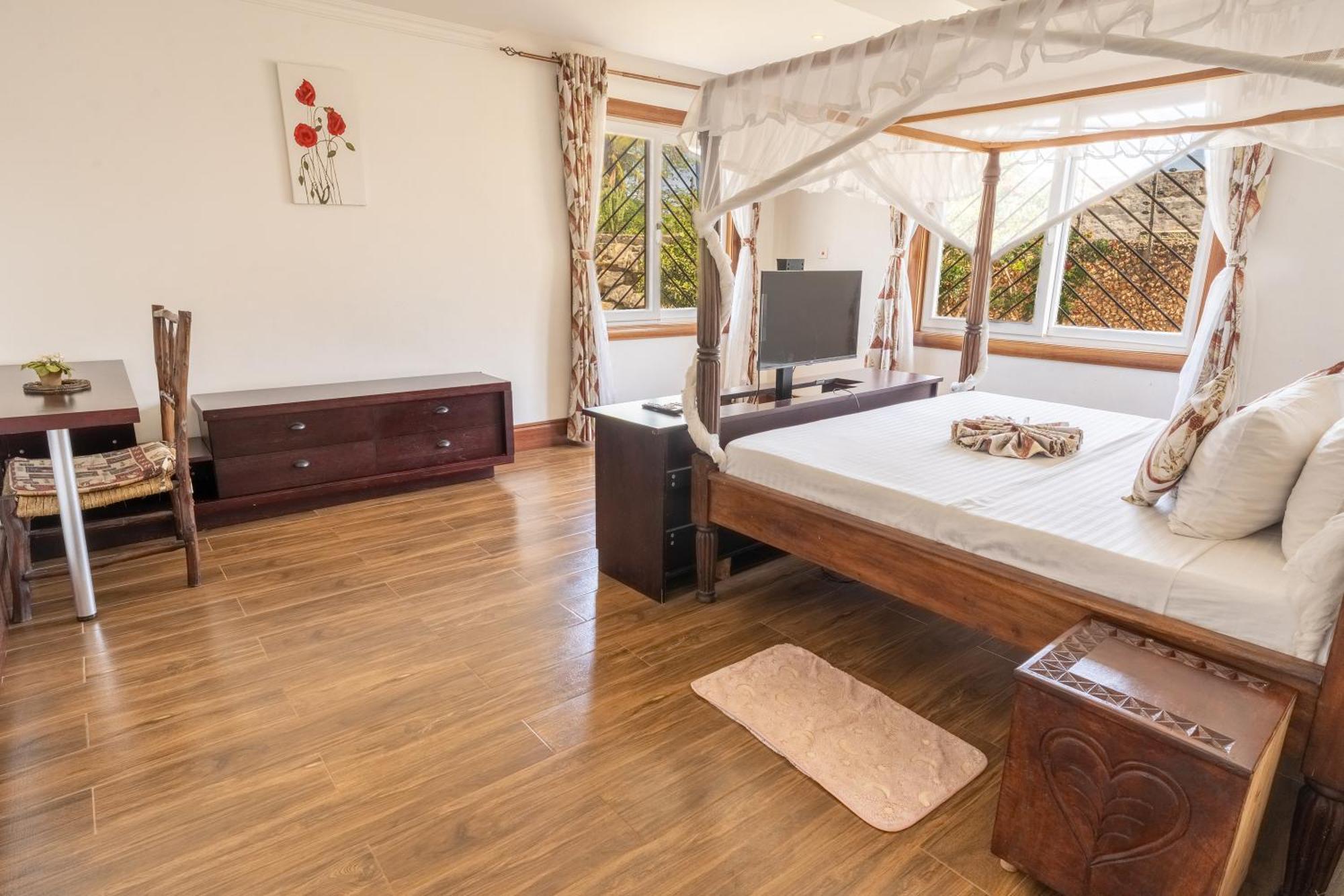 Queens Chateau Boutique Villa Diani Beach Exteriör bild