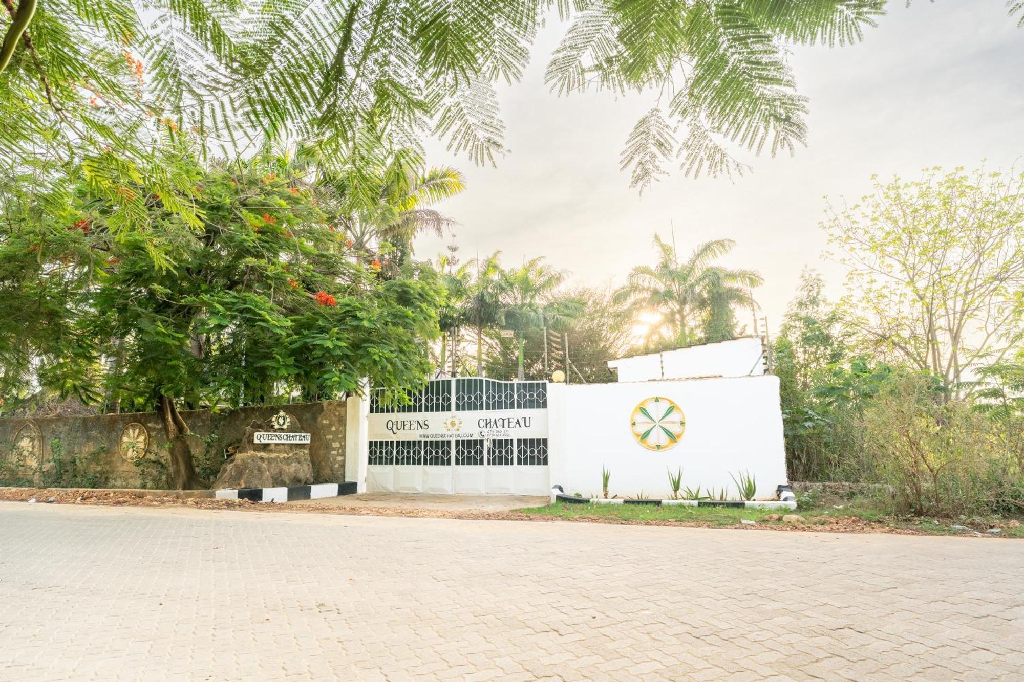 Queens Chateau Boutique Villa Diani Beach Exteriör bild