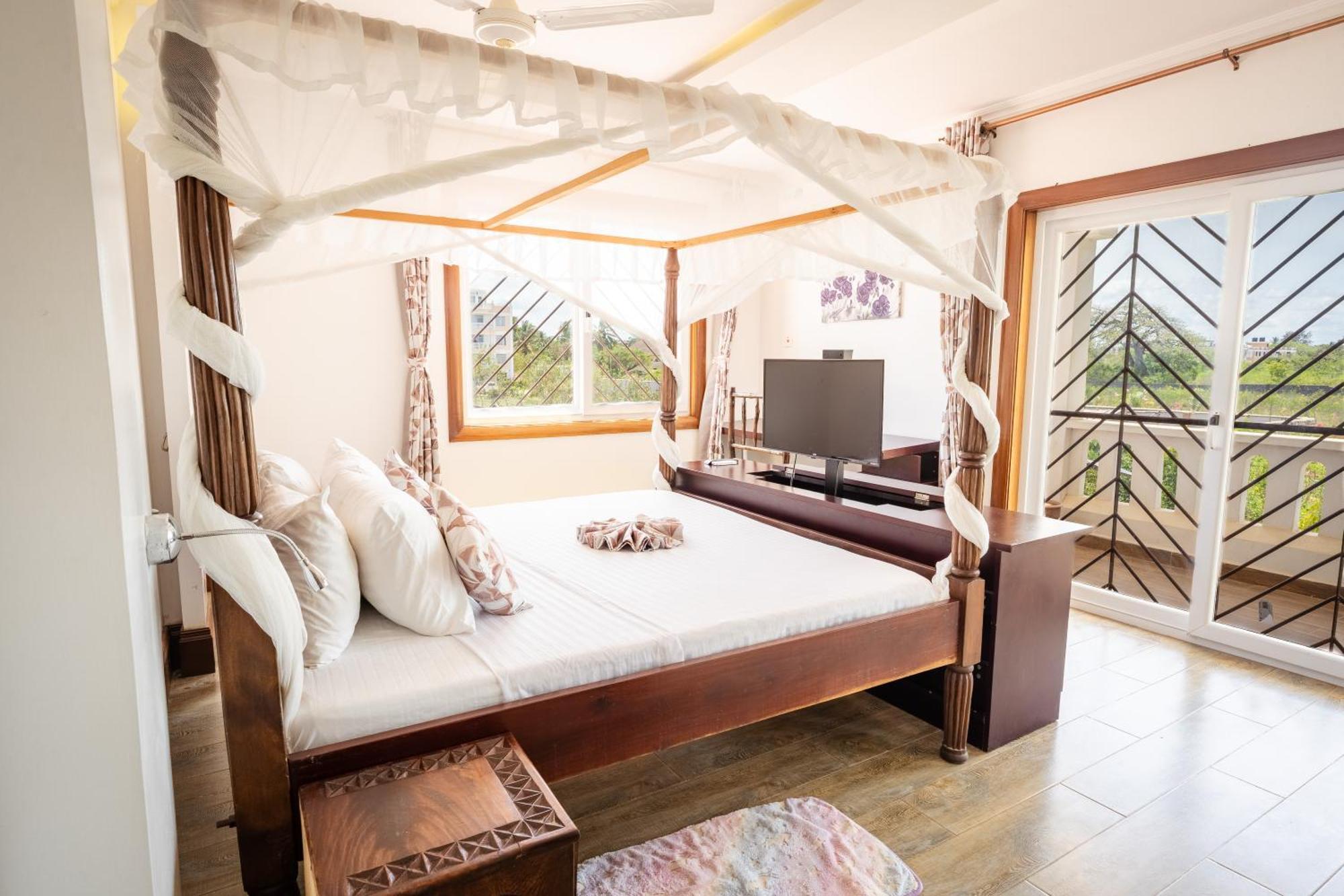 Queens Chateau Boutique Villa Diani Beach Exteriör bild