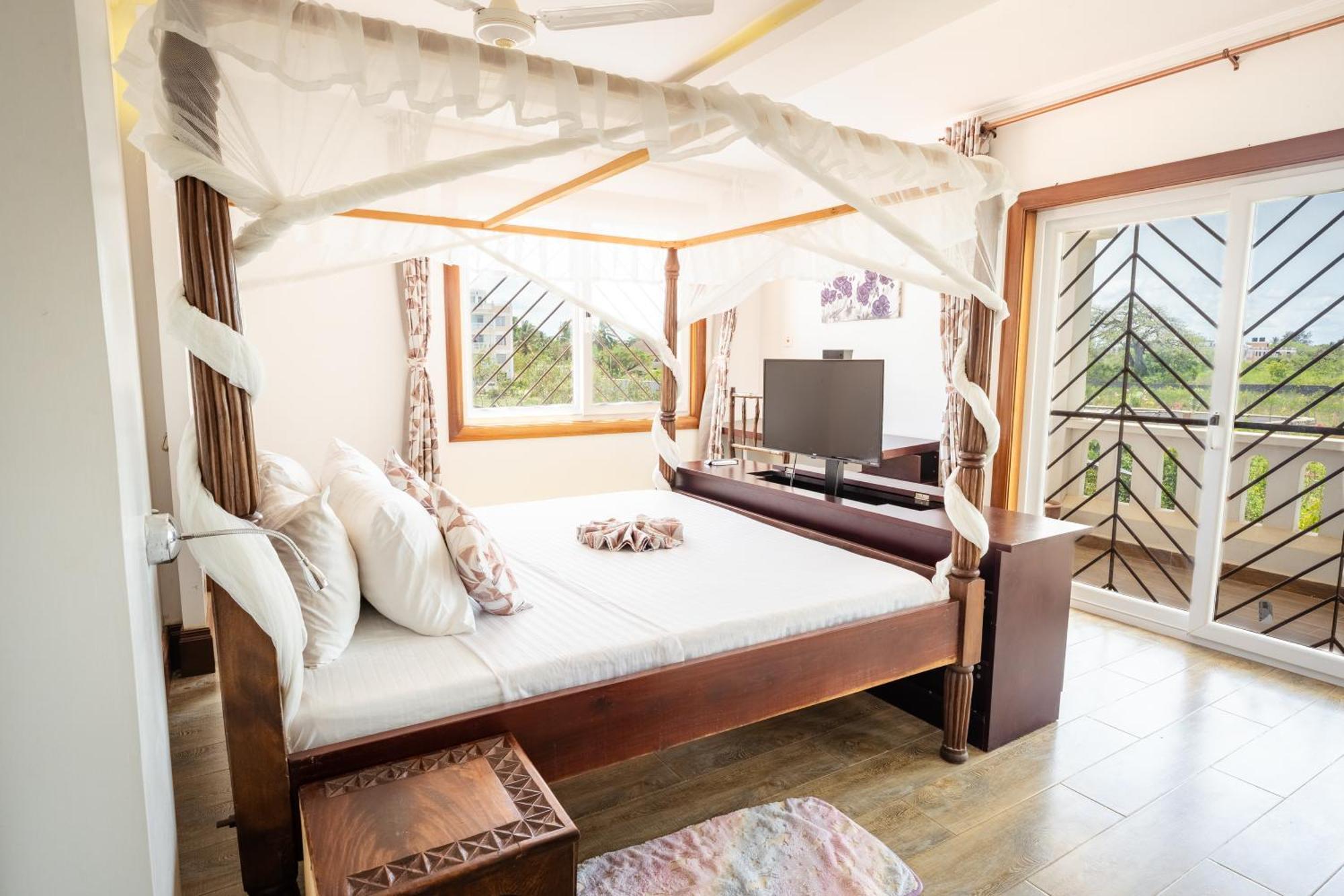 Queens Chateau Boutique Villa Diani Beach Exteriör bild